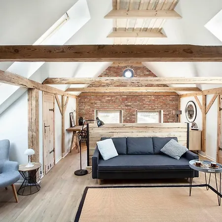 农家乐 Stajnia Lipnik *