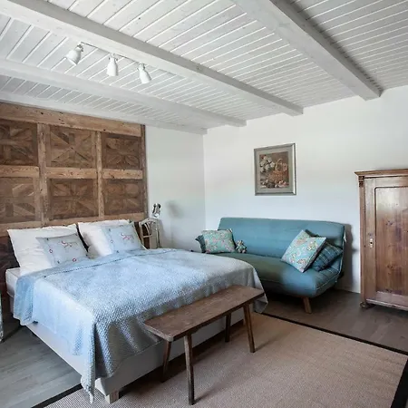 Stajnia Lipnik Farm stay *